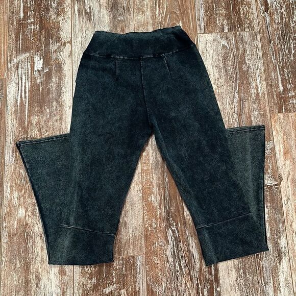 NWT Earthbound Bell Bottom Stretch Jeans - Picture 6 of 6